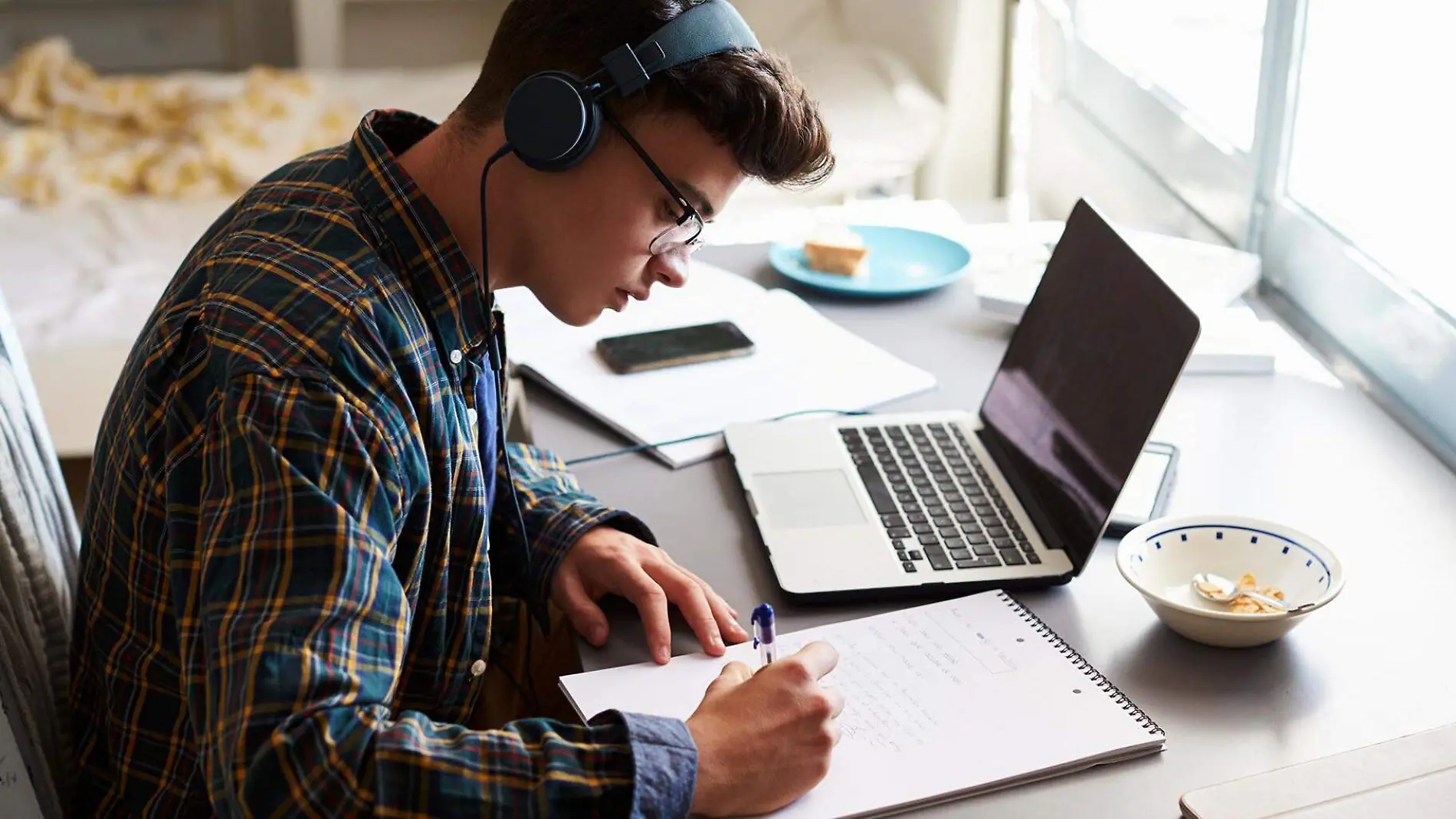 7.-Alumnos de institutos particulares cursas clases en horario normal